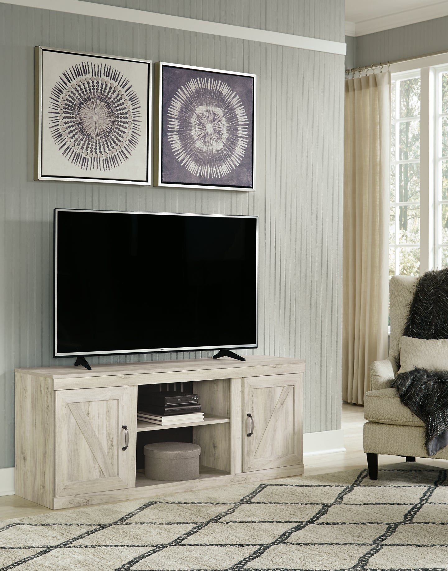 Soporte de TV Bellaby LG con opción de chimenea