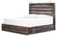 Cama Drystan tamaño King con cuatro cajones, tocador con espejo, cómoda y mesita de noche.