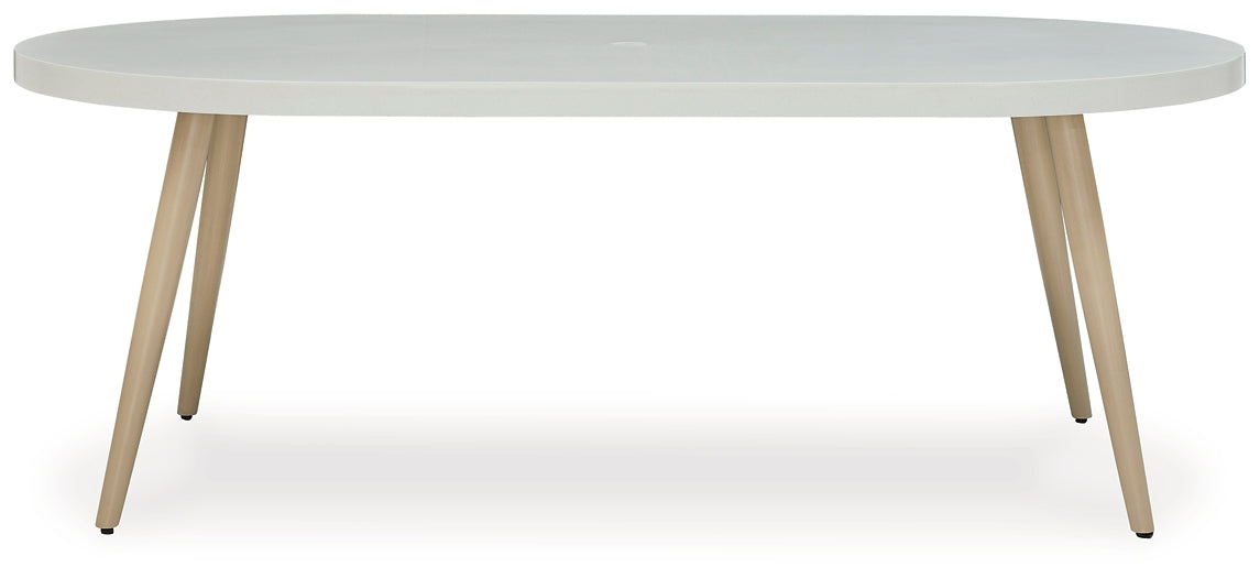 Mesa de comedor ovalada Seton Creek con UMB OPT