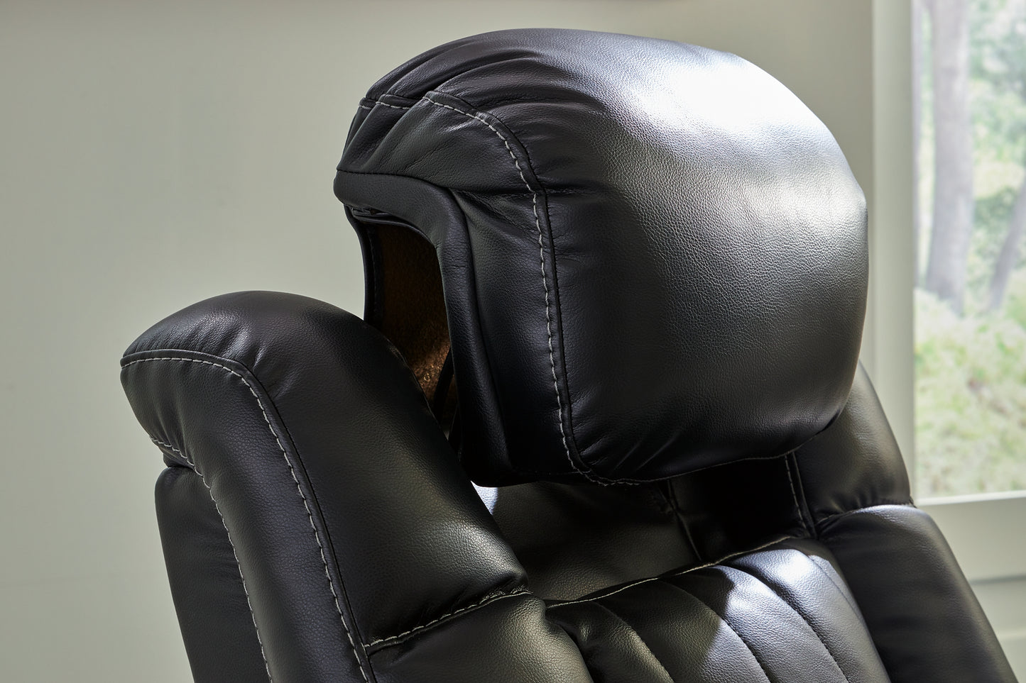 Sillón reclinable eléctrico Caveman Den con reposacabezas ajustable