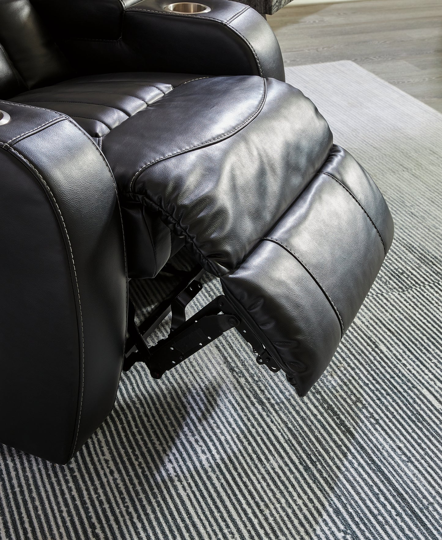 Sillón reclinable eléctrico Caveman Den con reposacabezas ajustable