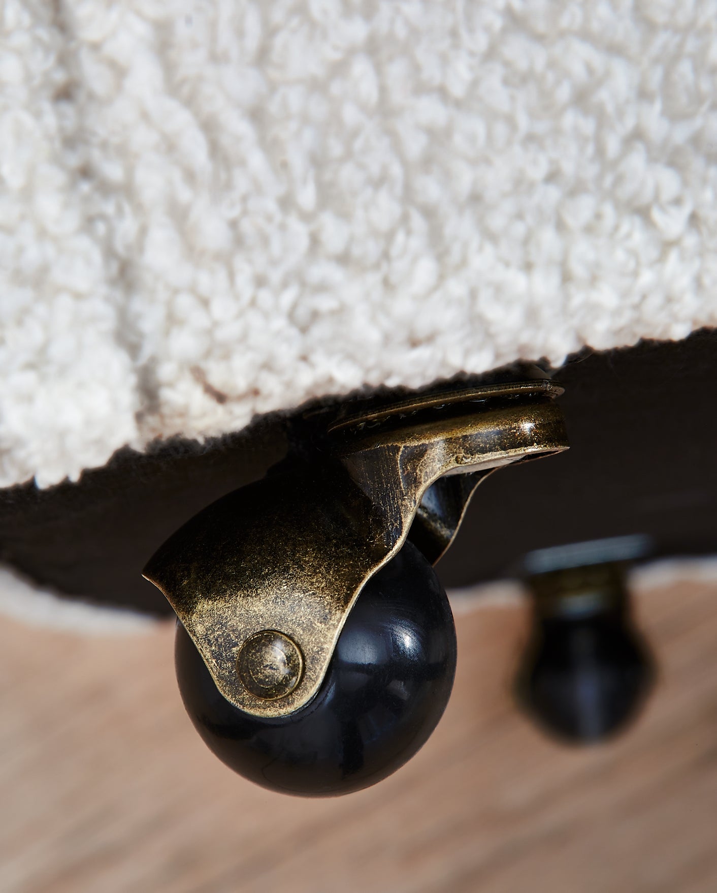 Silla de comedor Rowanbeck UPH con brazos (2/CN)