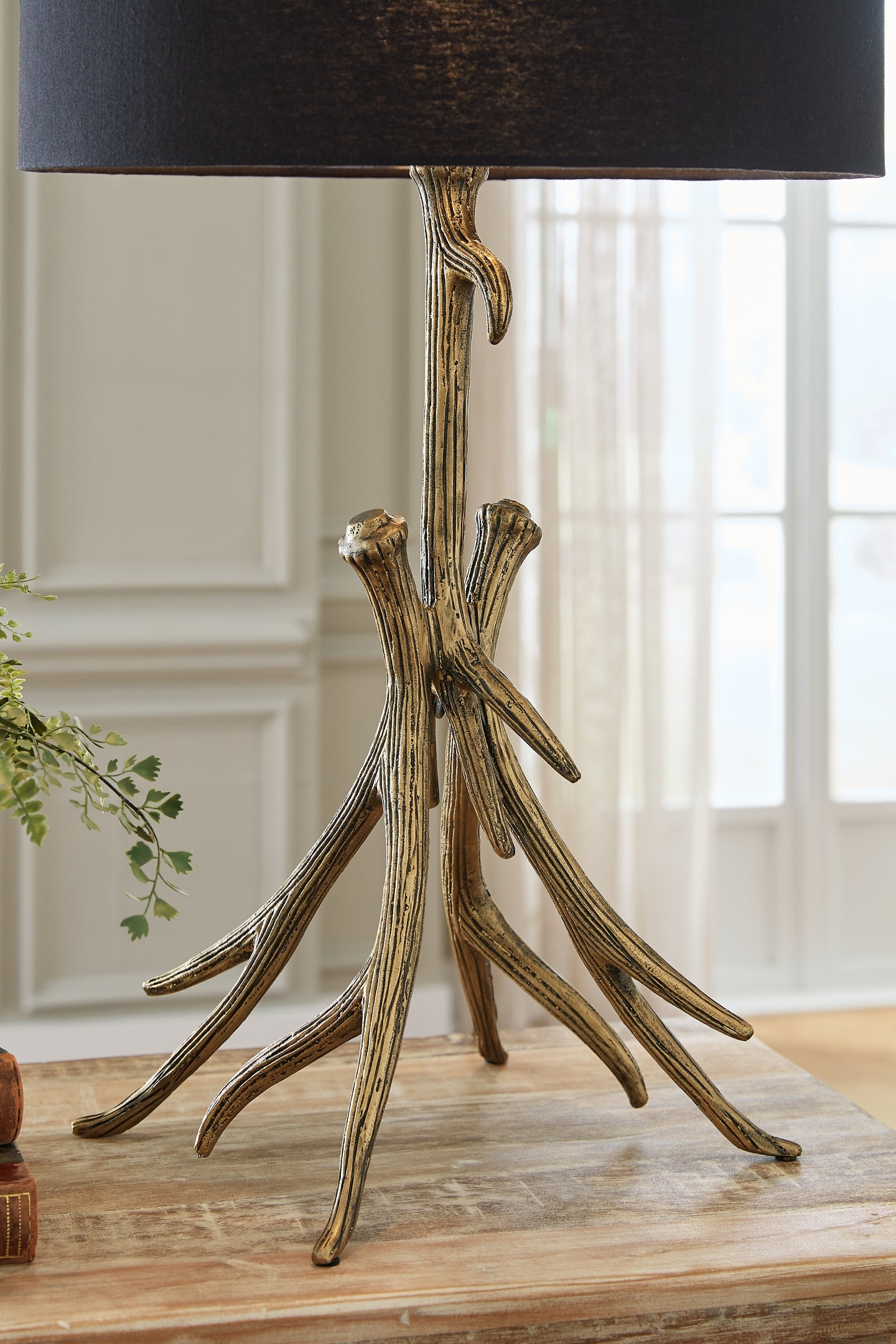 Lámpara de mesa metálica Josney (1/CN)