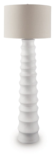 Lámpara de pie Veraleigh Poly (1/CN)