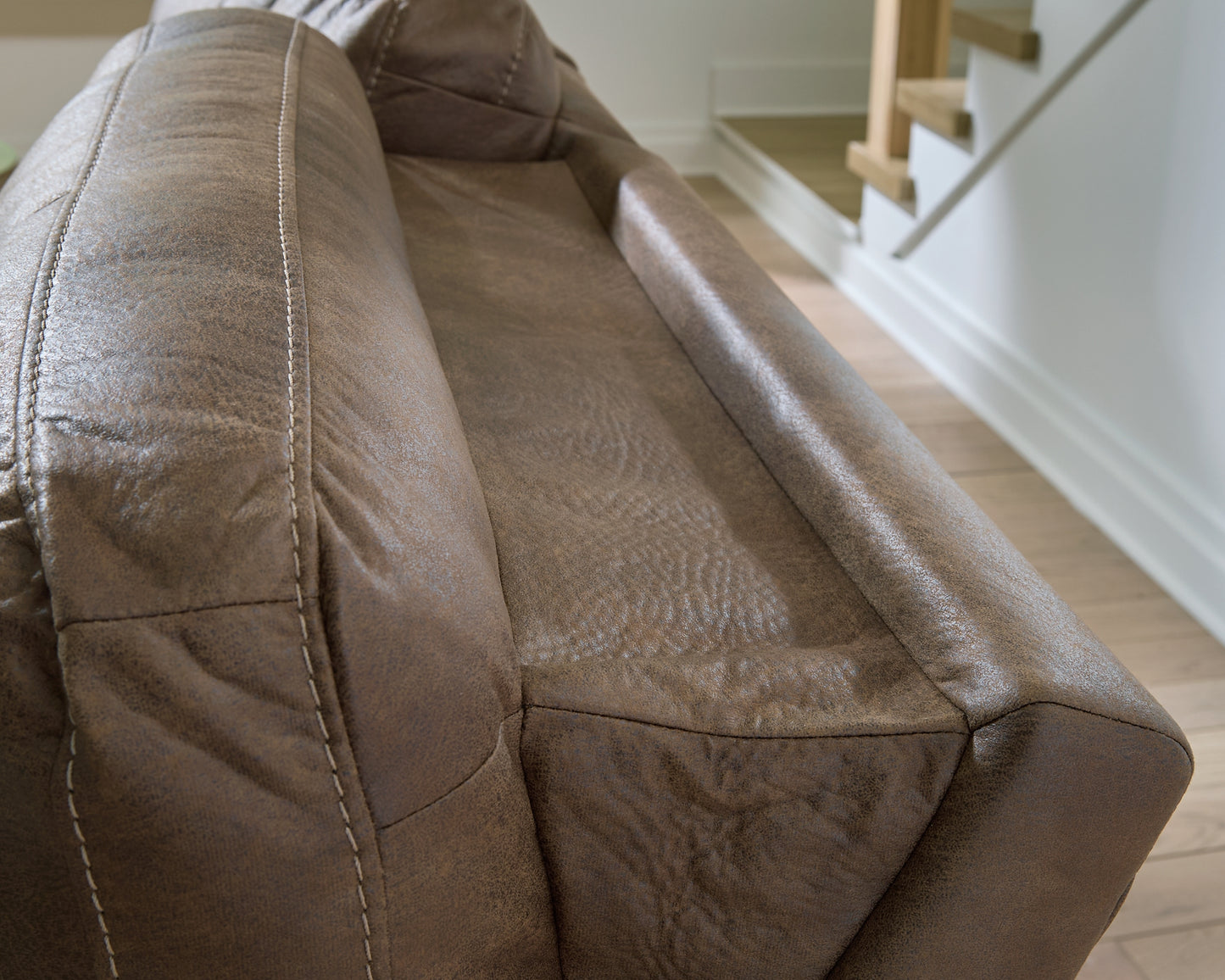 Sillón reclinable eléctrico Beckley Place con reposacabezas ajustable