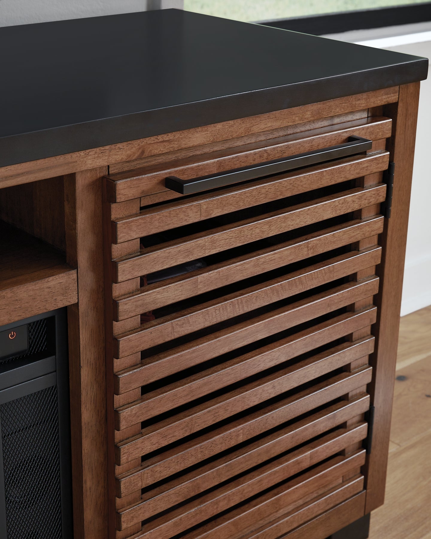 Soporte de TV Kallari de 84" con chimenea eléctrica