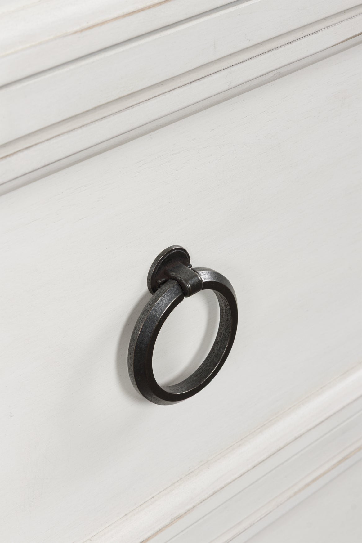 Cómoda Rowlenstown de cinco cajones