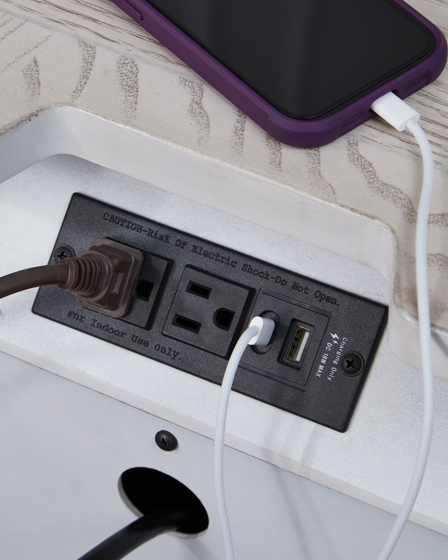 Mesita de noche de tres cajones Bruchandi