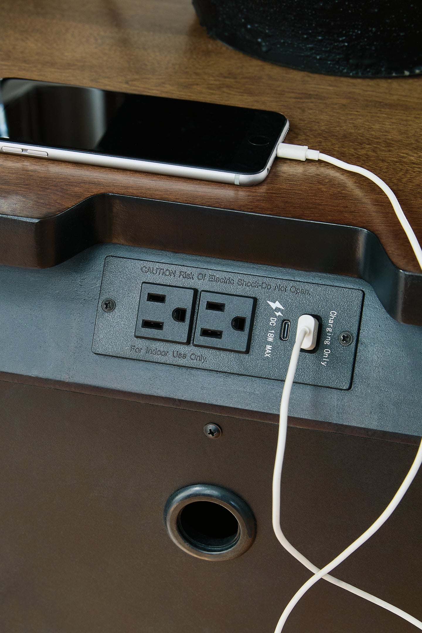 Mesita de noche Frantanna de tres cajones