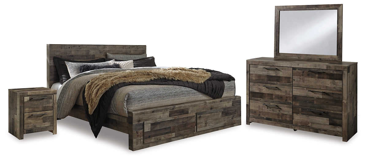 Cama Derekson tamaño King con cabecero y dos cajones, tocador con espejo y mesita de noche.