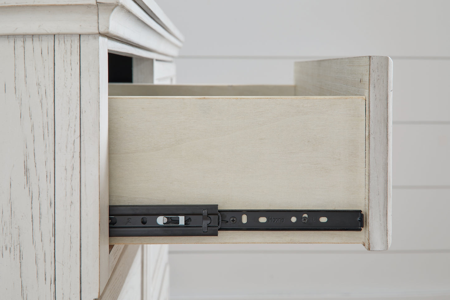 Cama Robbinsdale King tipo trineo con almacenamiento y tocador con espejo