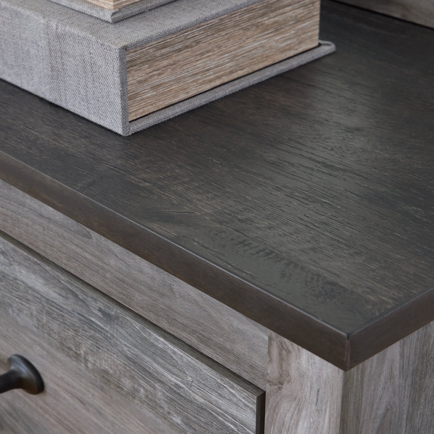 Cama Bronyan tamaño Queen con cabecero, tocador con espejo, cómoda y mesita de noche