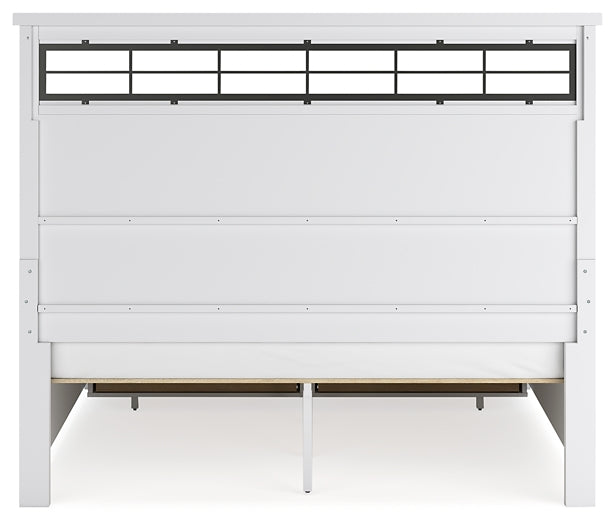 Cama Ashbryn King con cabecero, tocador con espejo, cómoda y mesita de noche.