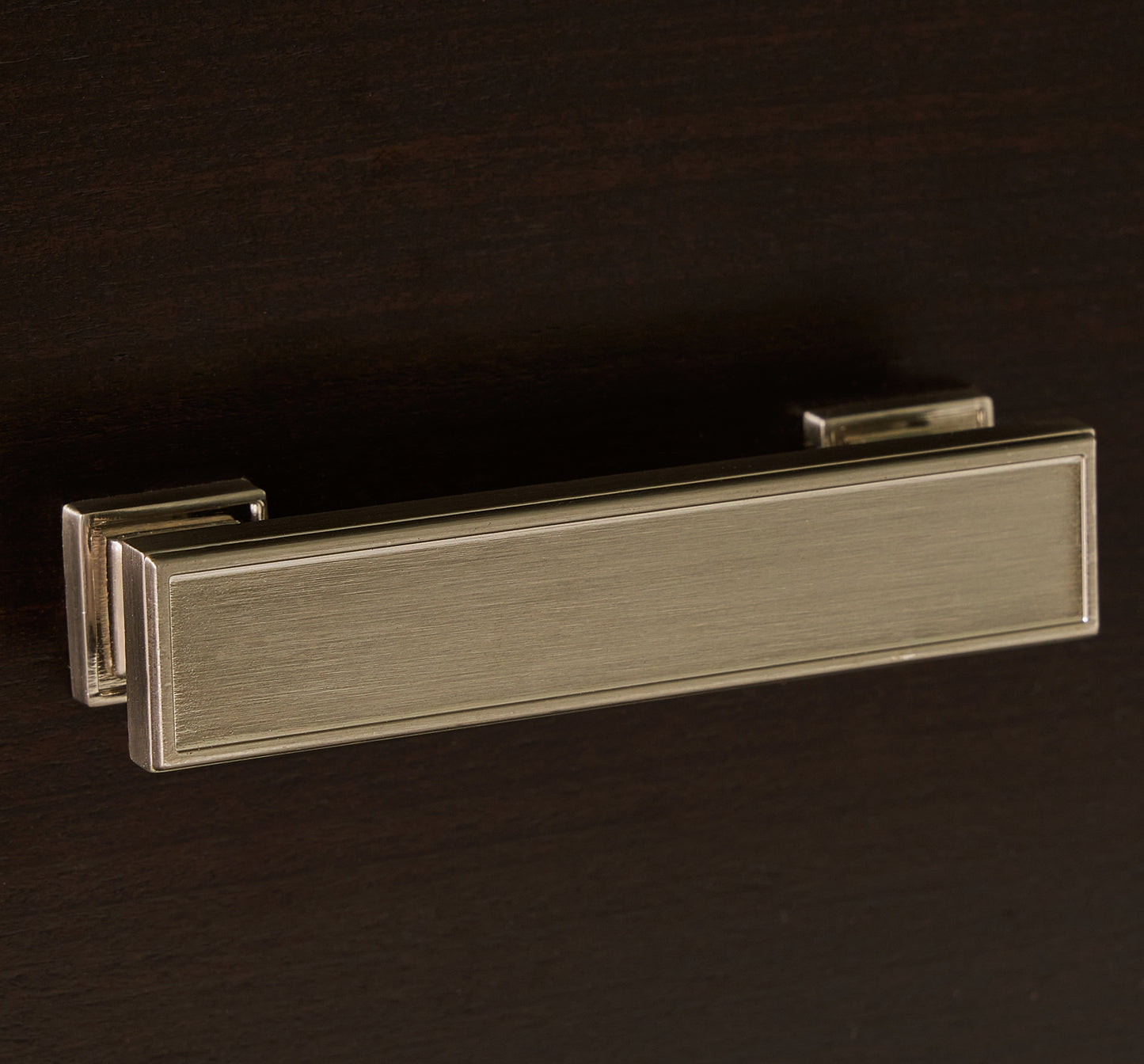 Cama Covetown California King con cabecero, tocador con espejo, cómoda y mesita de noche