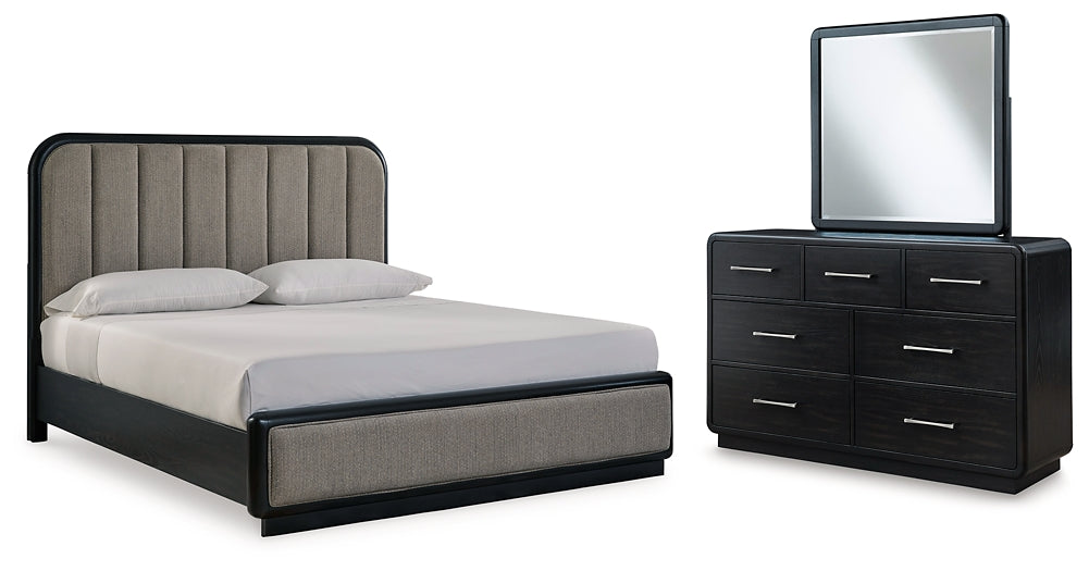 Cama tapizada Rowanbeck tamaño King con tocador con espejo