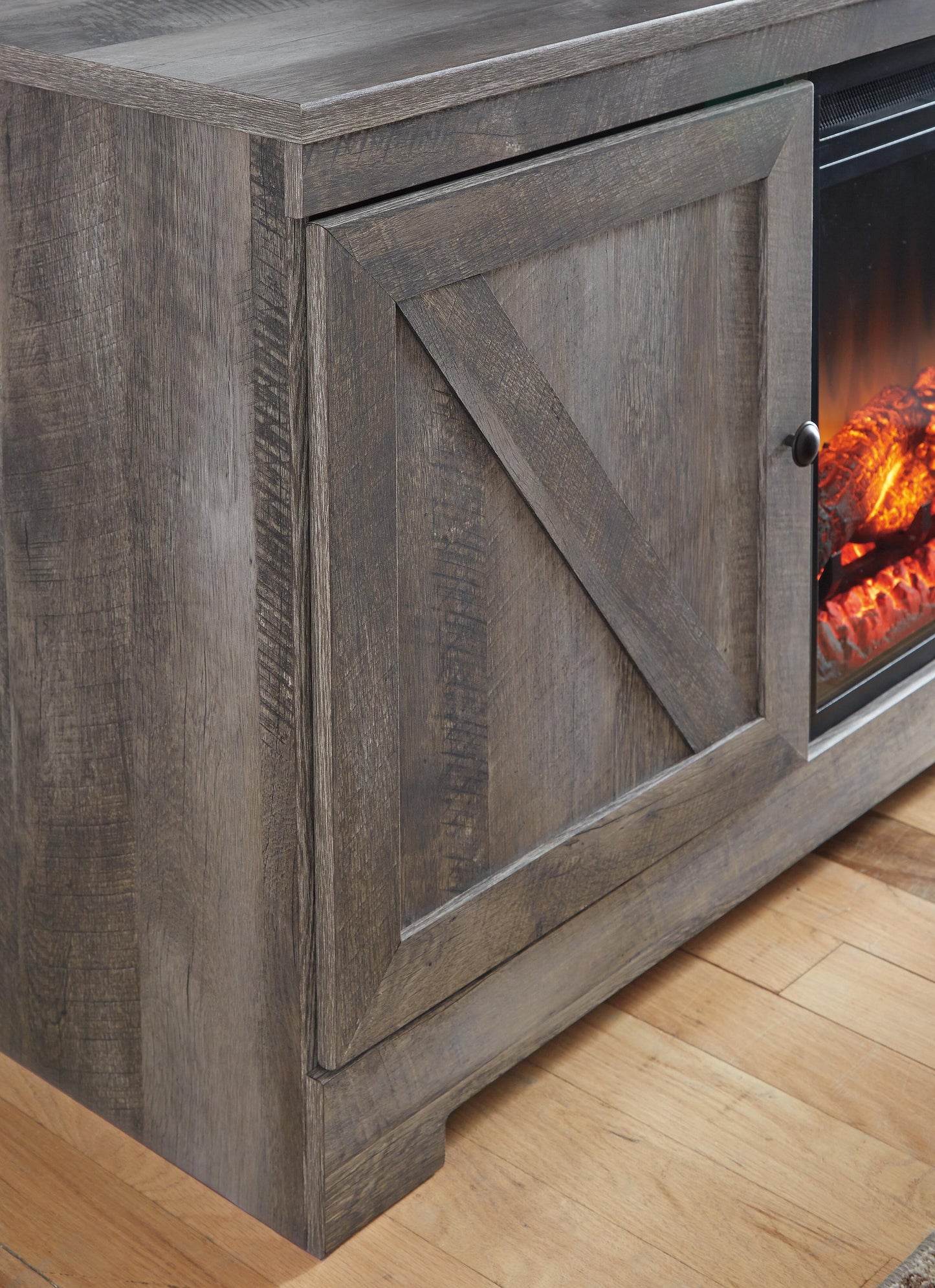 Soporte de TV Wynnlow de 63" con chimenea eléctrica