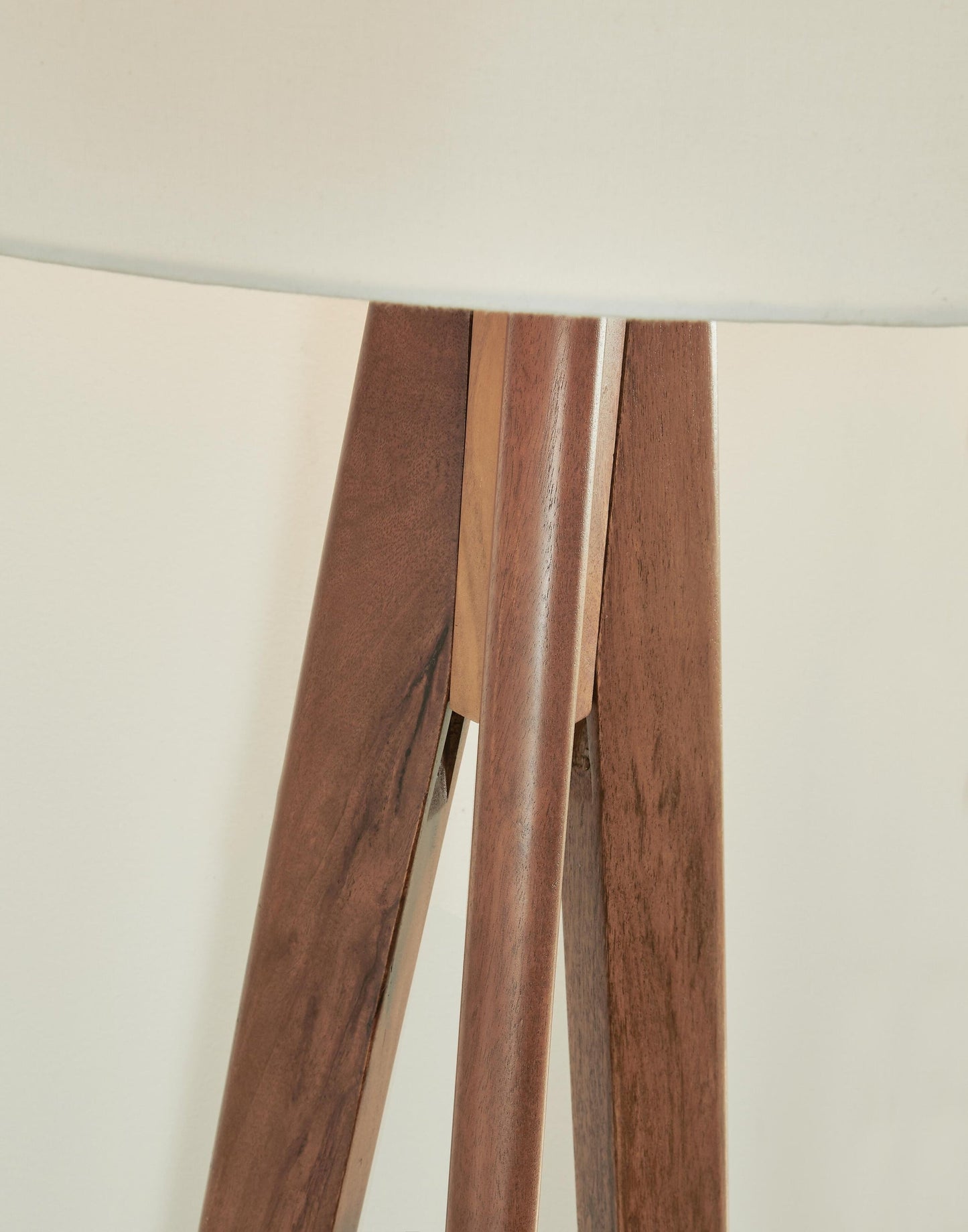 Lámpara de pie Dallson Wood (1/CN)