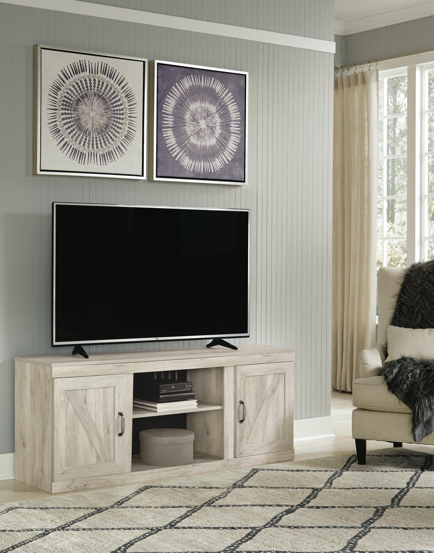 Soporte de TV Bellaby LG con opción de chimenea