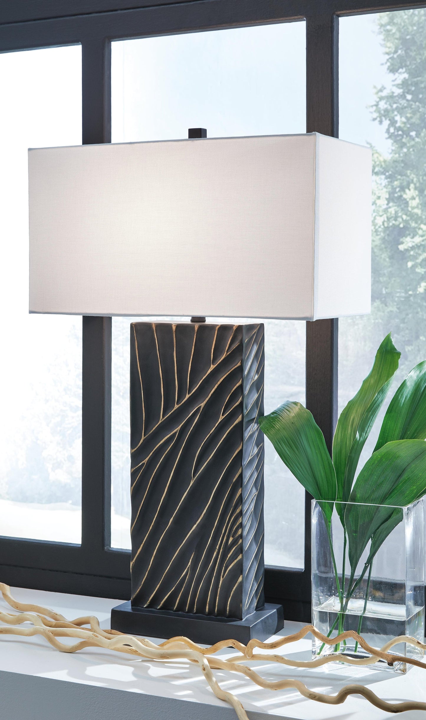 Lámpara de mesa Bartlen Poly (1/CN)