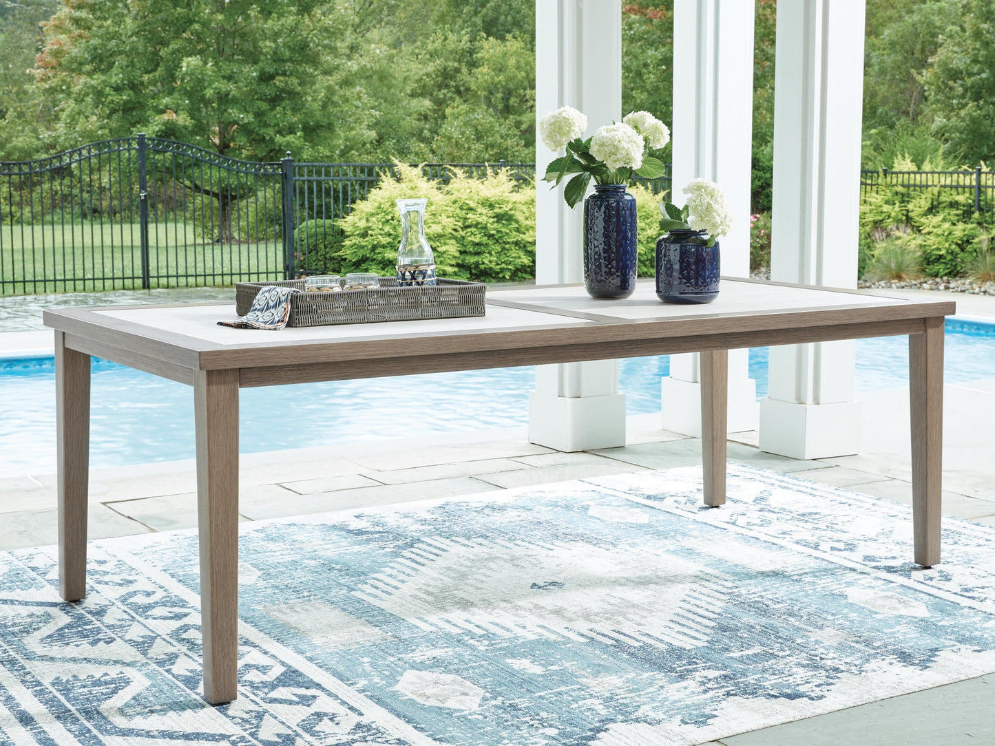 Mesa de comedor rectangular Rainier Ranch con opción UMB