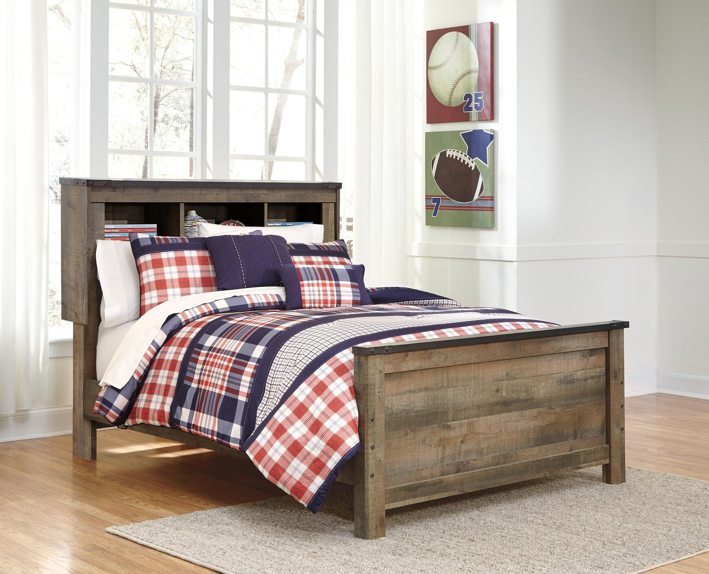 Cama con cabecero y estantería Trinell de tamaño completo