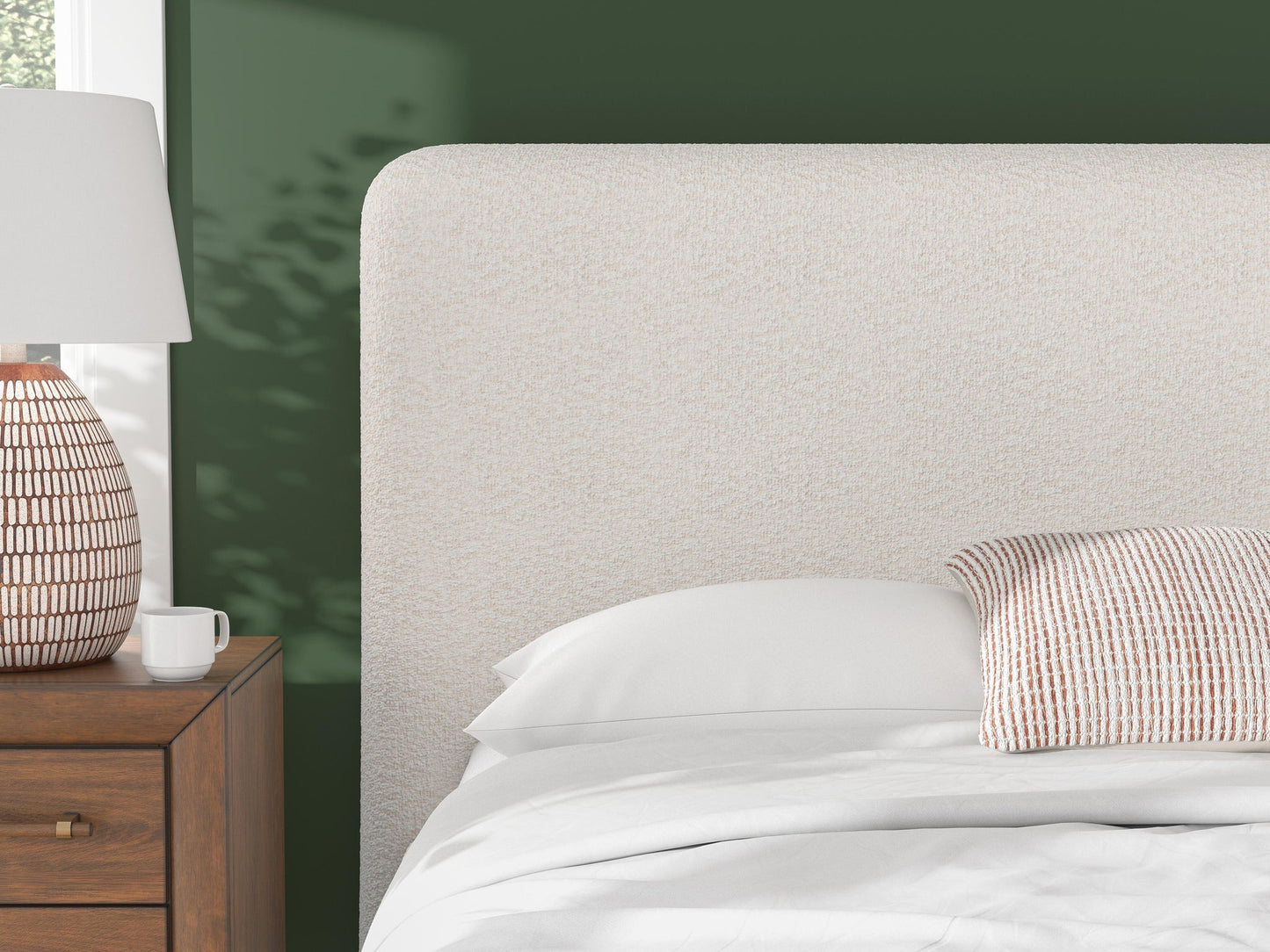 Cama tapizada Brintstreet tamaño Queen
