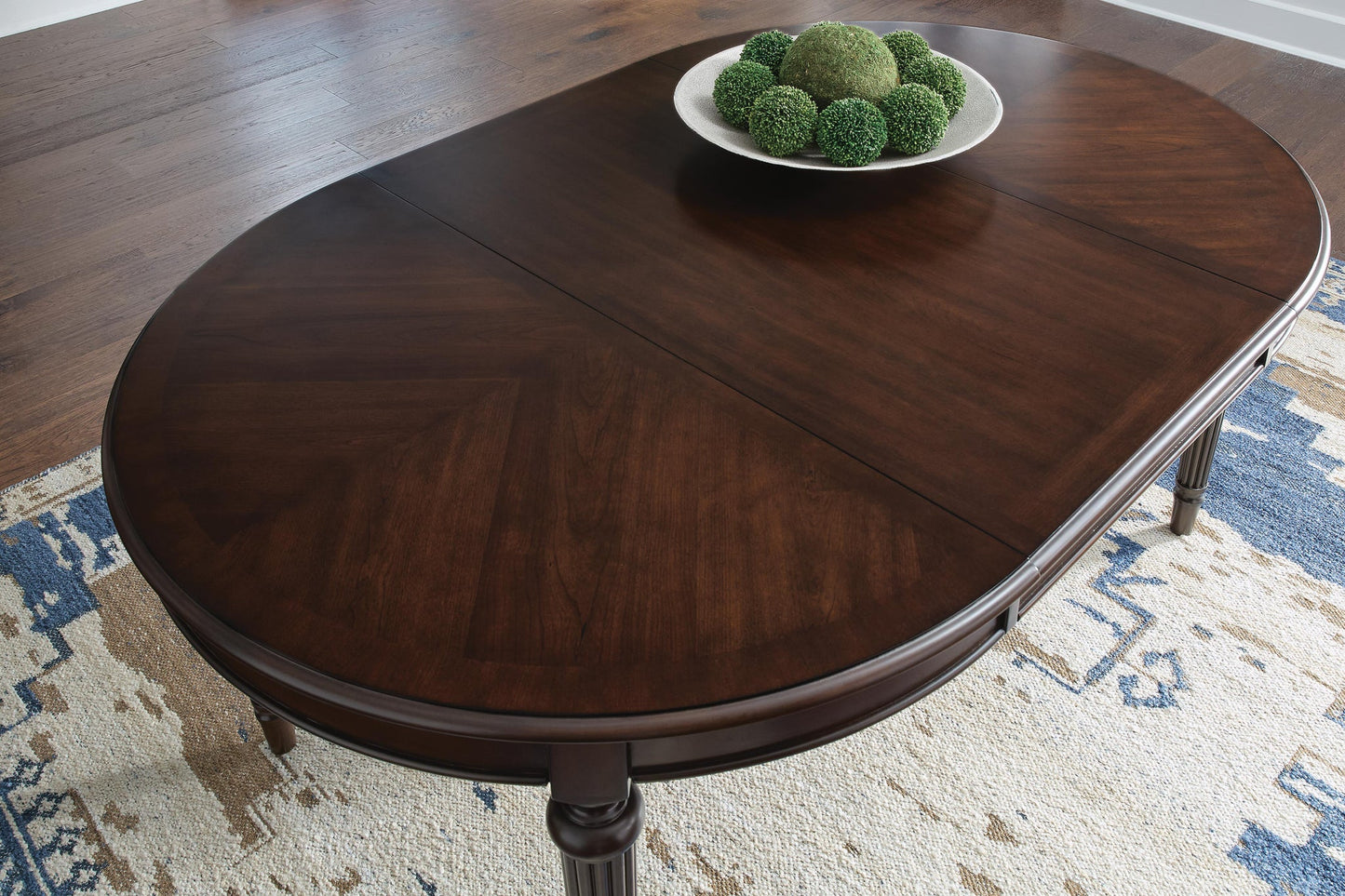 Mesa de comedor ovalada Lavinton EXT