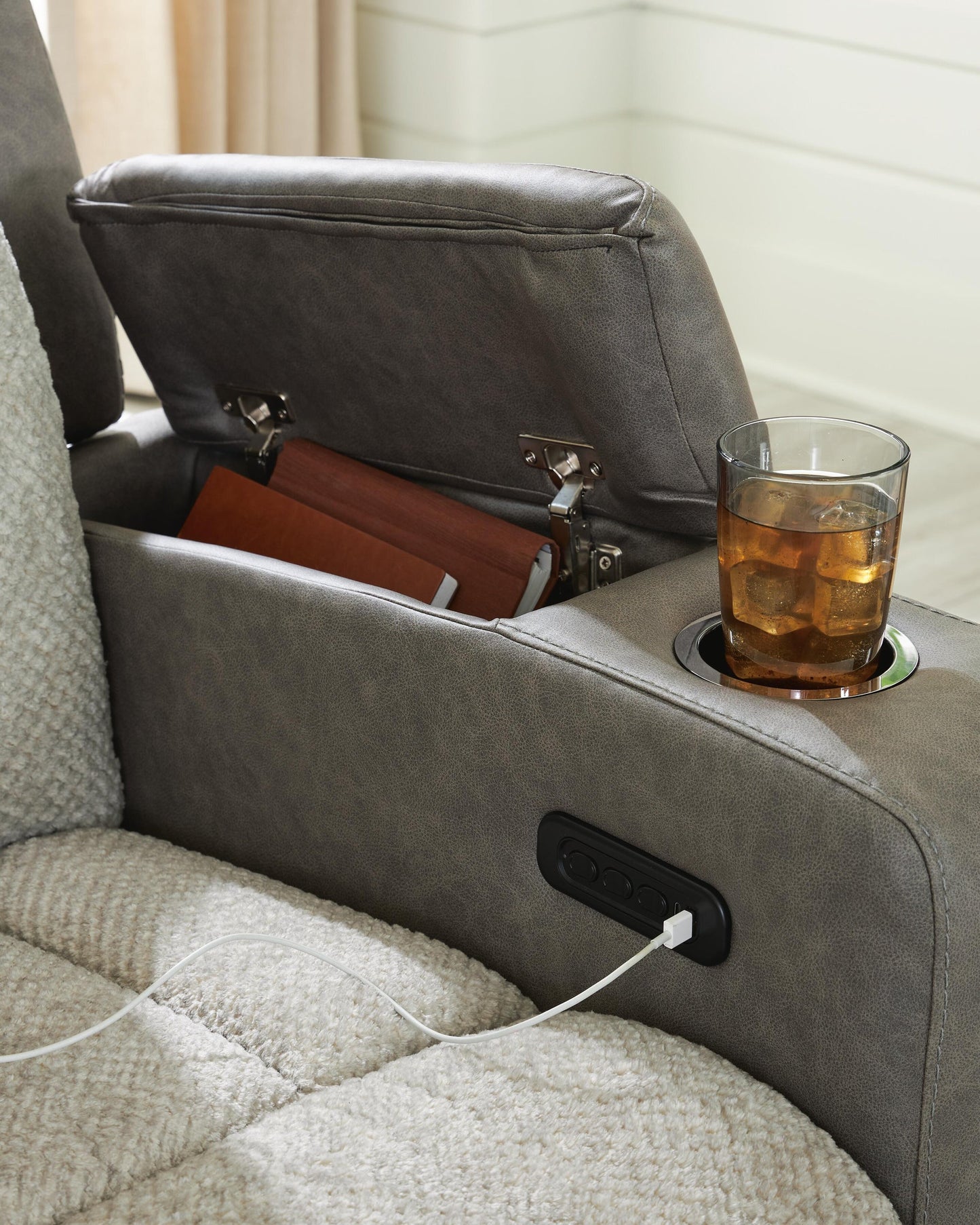 Sillón reclinable eléctrico WhipLash con reposacabezas ajustable