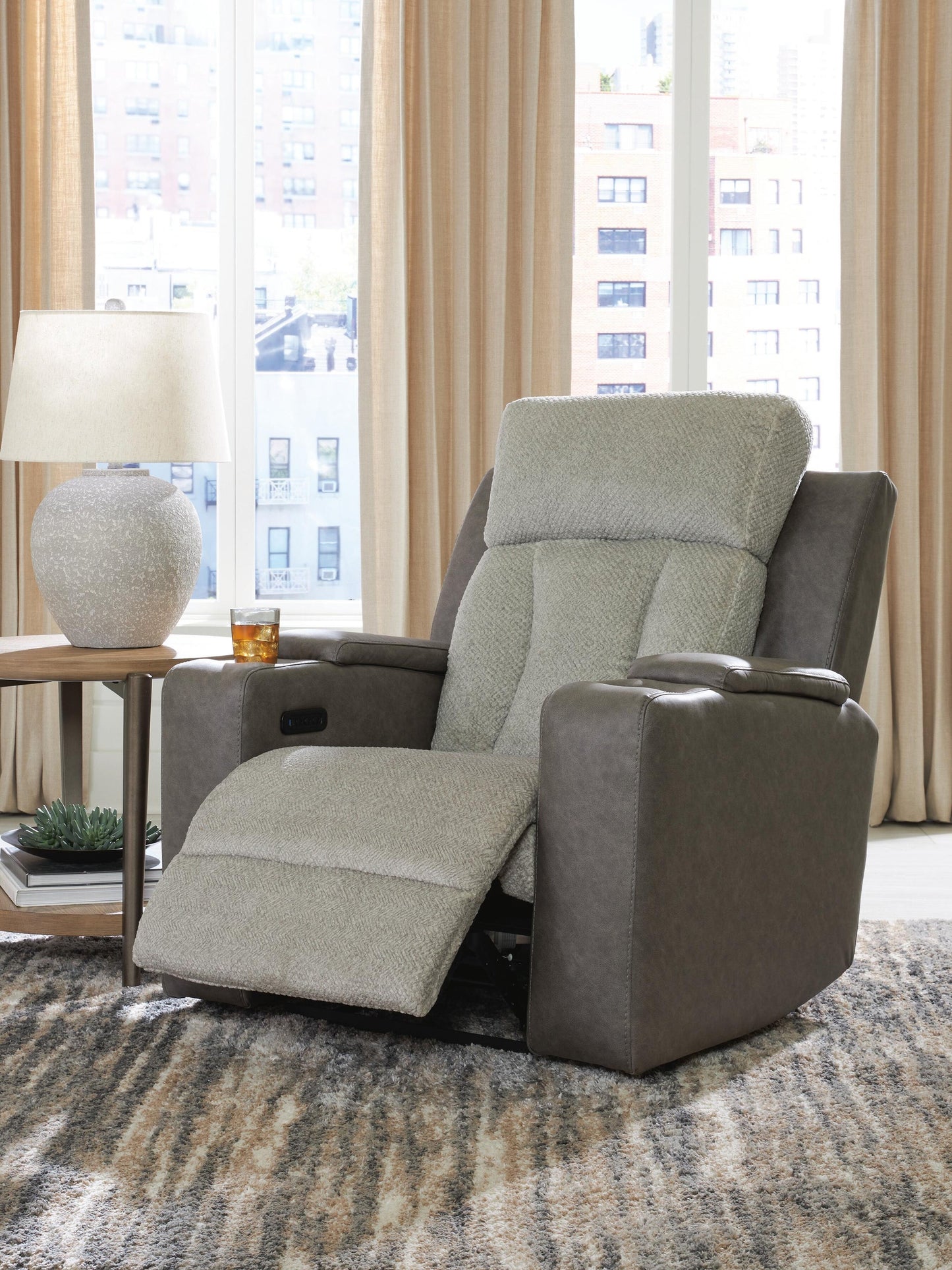 Sillón reclinable eléctrico WhipLash con reposacabezas ajustable