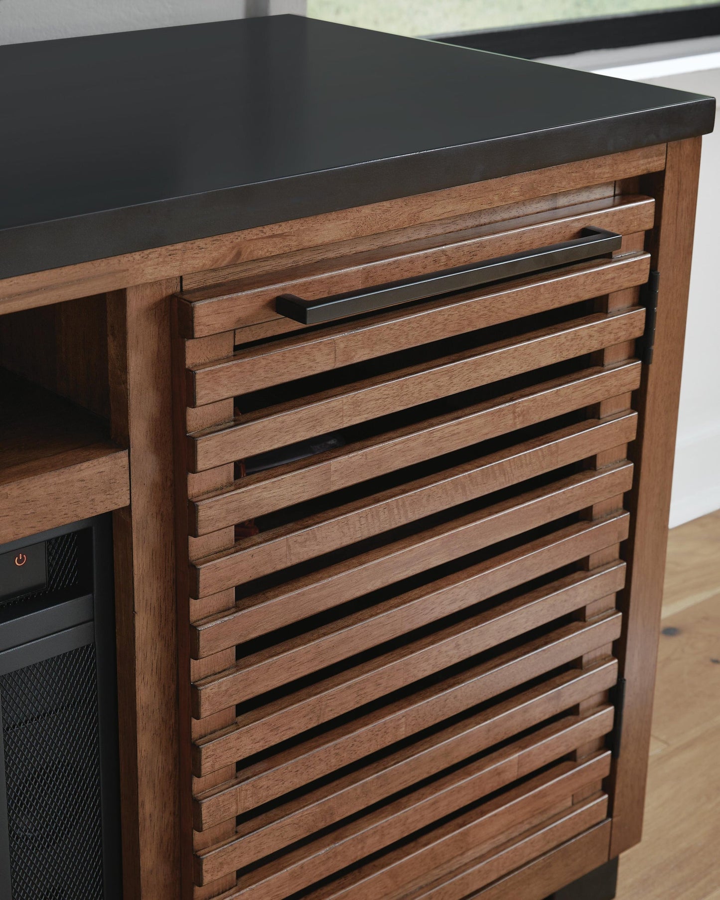 Soporte de TV Kallari de 84" con chimenea eléctrica