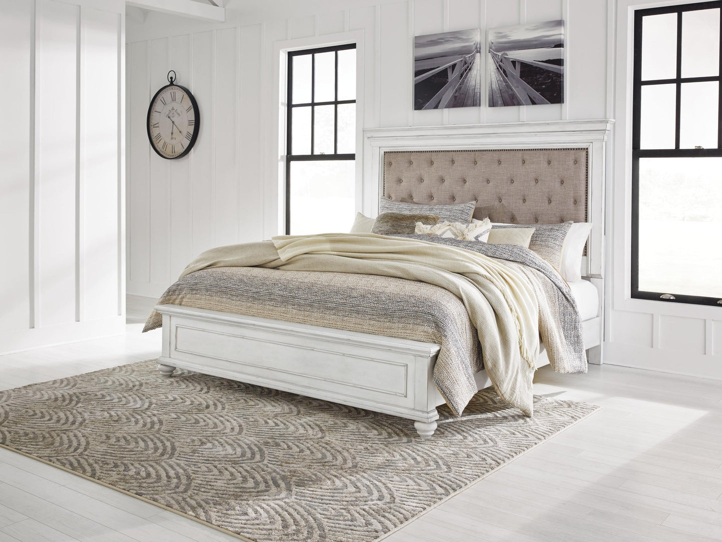 Cama Kanwyn Queen con cabecero y tocador con espejo