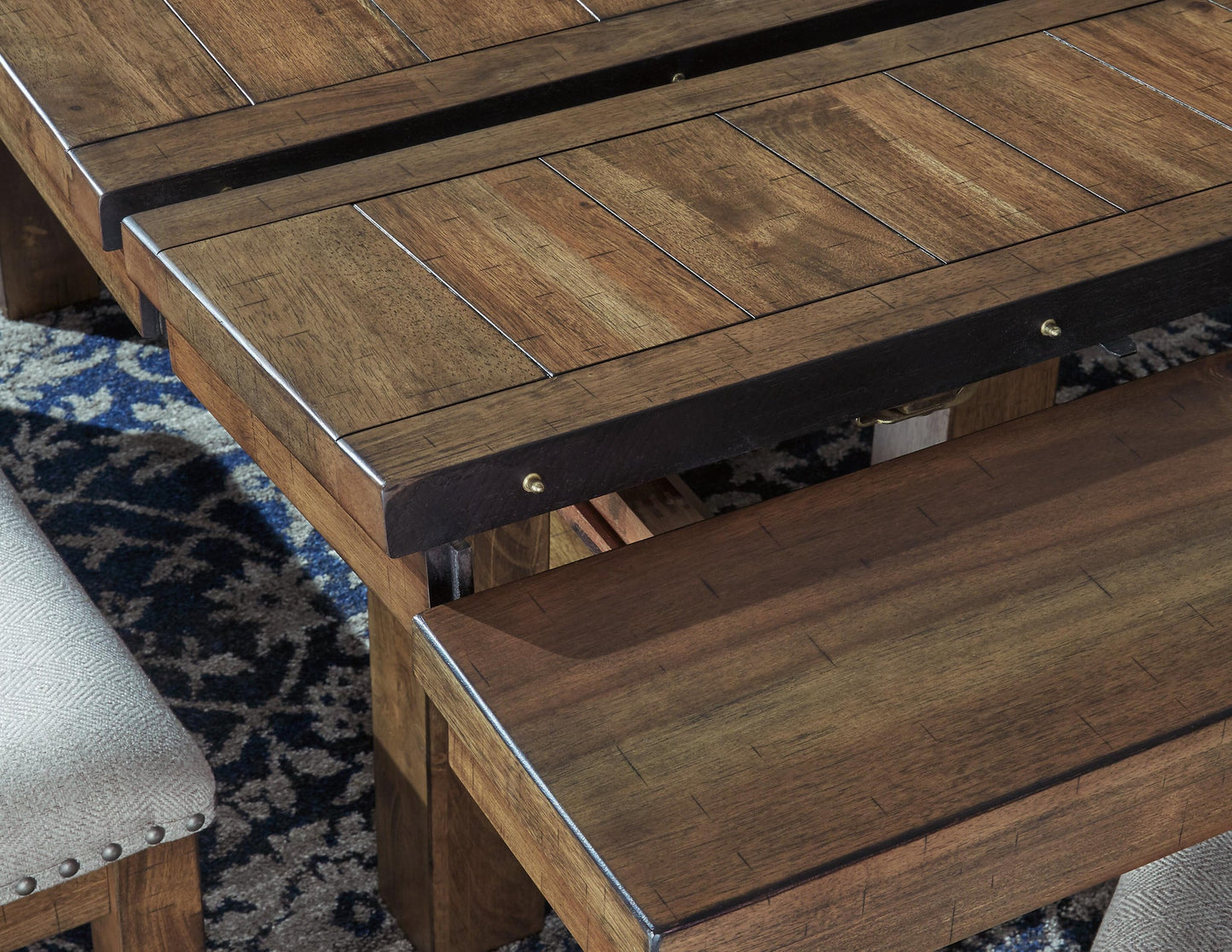 Mesa de comedor Moriville y 4 sillas