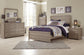Cama Culverbach de tamaño completo con tocador con espejo, cómoda y mesita de noche
