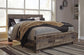 Cama Derekson King con cabecero y tocador con espejo