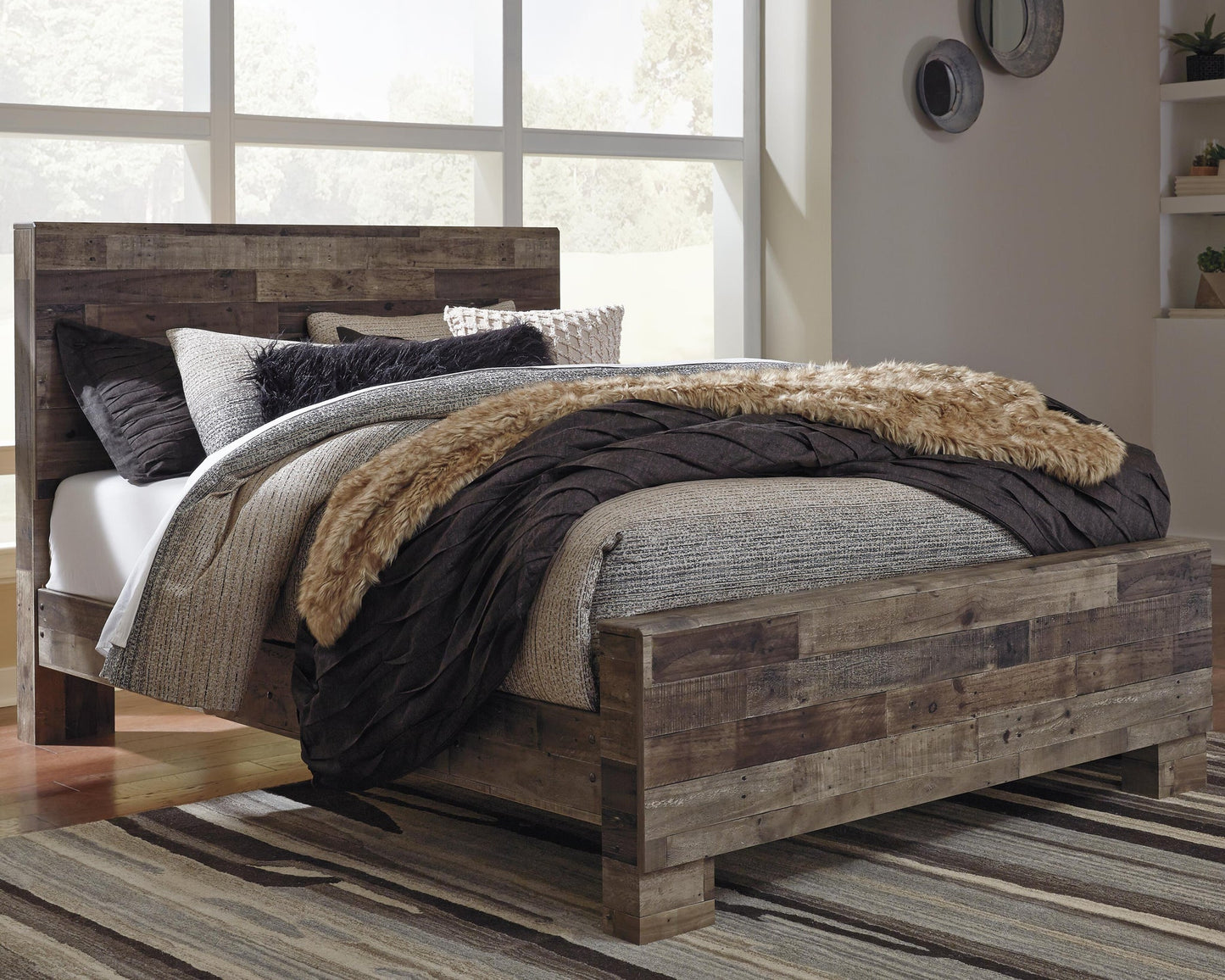 Cama Derekson Queen con cabecero y tocador con espejo