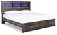Cama Drystan King con librero, tocador con espejo, cómoda y mesita de noche.