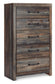 Cama Drystan King con librero, tocador con espejo, cómoda y mesita de noche.