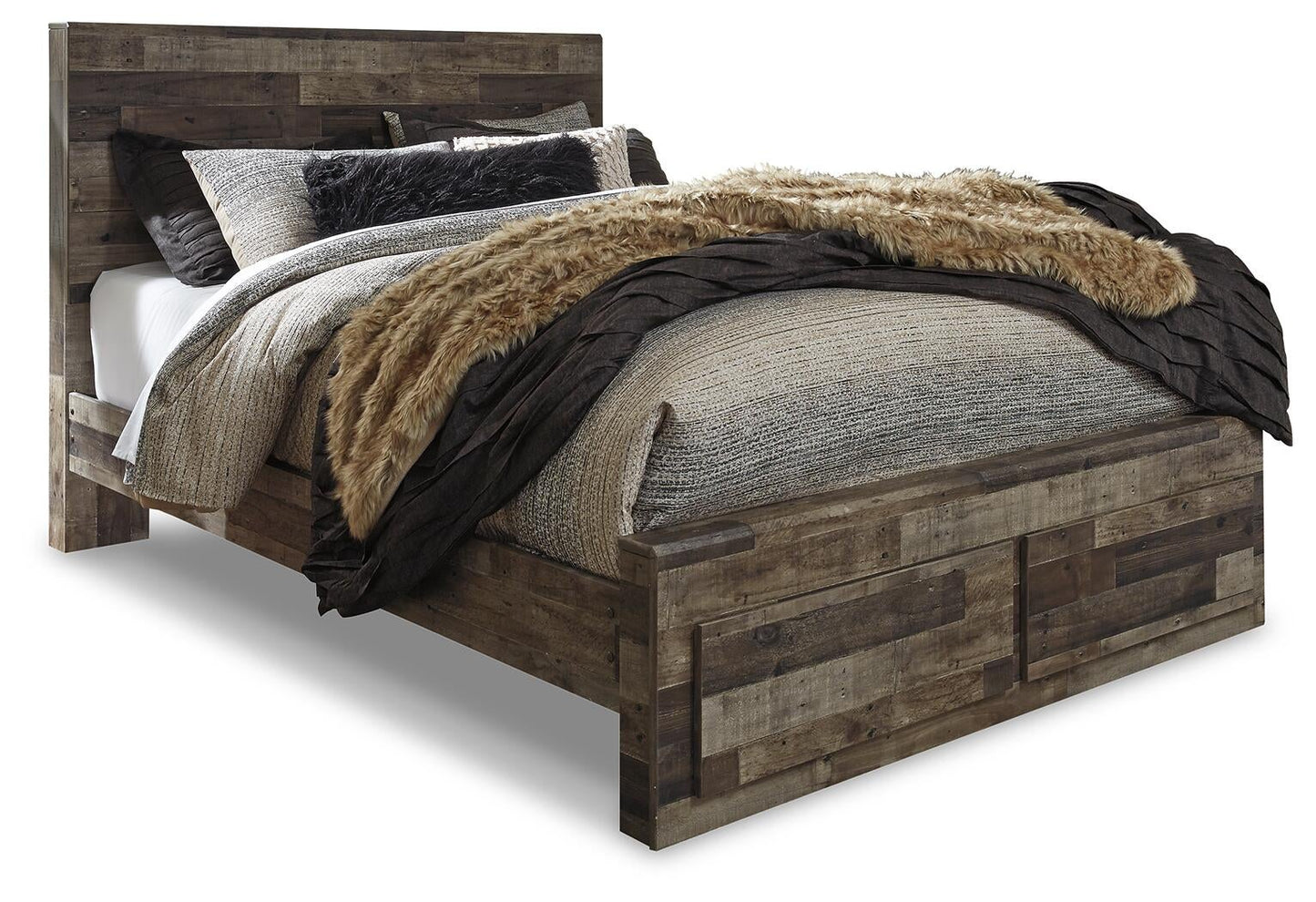 Cama Derekson tamaño Queen con dos cajones, tocador con espejo, cómoda y mesita de noche.