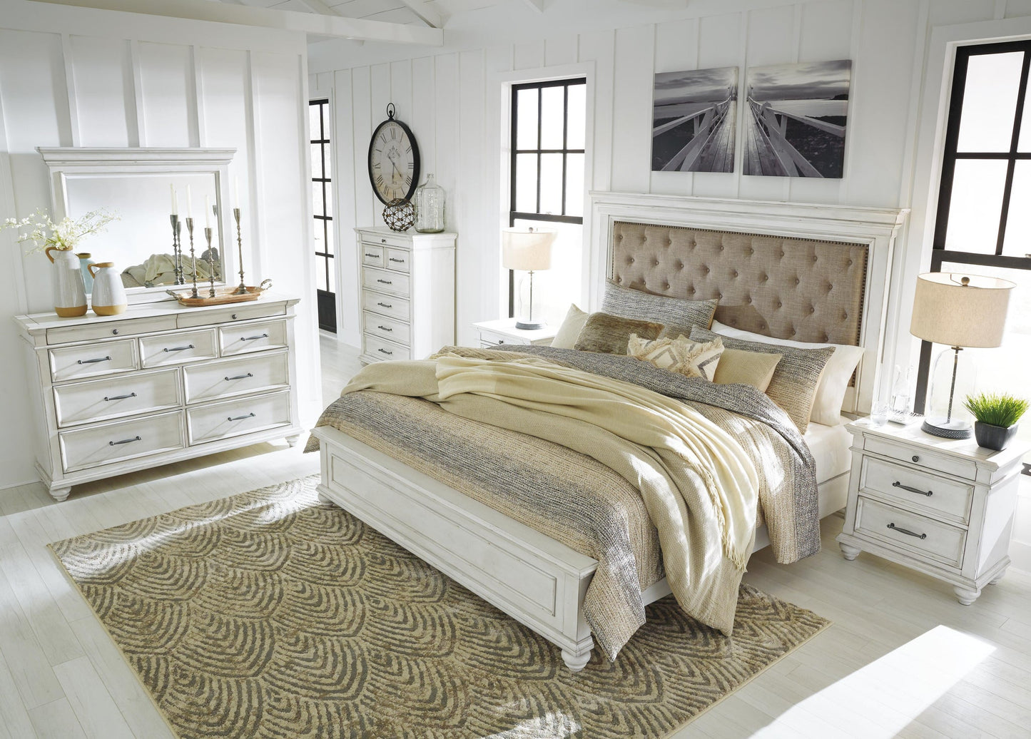 Cama Kanwyn Queen con cabecero y tocador con espejo