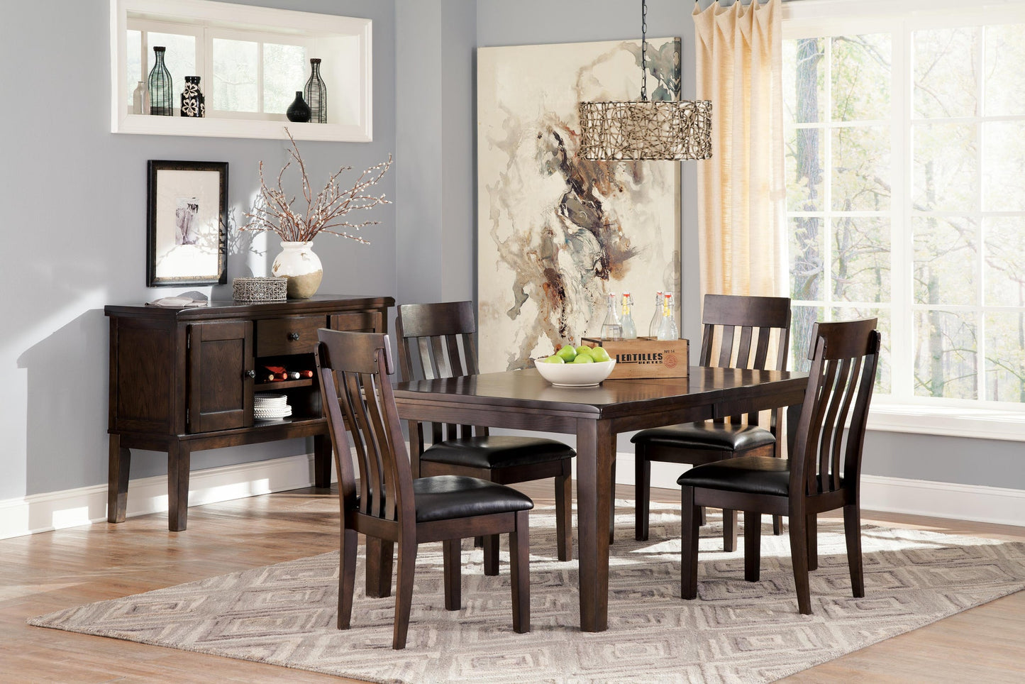Mesa de comedor Haddigan y 4 sillas