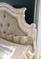 Cama tapizada Realyn Queen con tocador con espejo