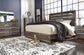 Cama Drystan tamaño King con cabecero, tocador con espejo, cómoda y mesita de noche
