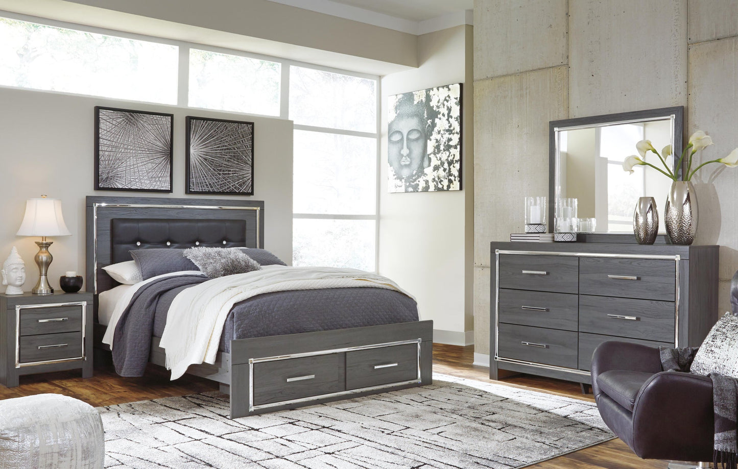 Cama Lodanna tamaño Queen con dos cajones, tocador con espejo, cómoda y mesita de noche.