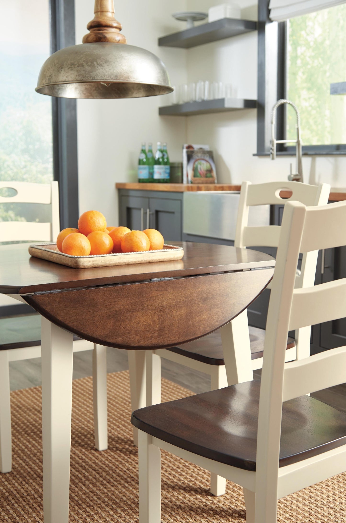 Mesa de comedor Woodanville y 4 sillas