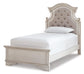 Cama doble Realyn con tocador con espejo, cómoda y mesita de noche