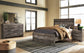Cama Wynnlow Queen con cabecero y tocador con espejo