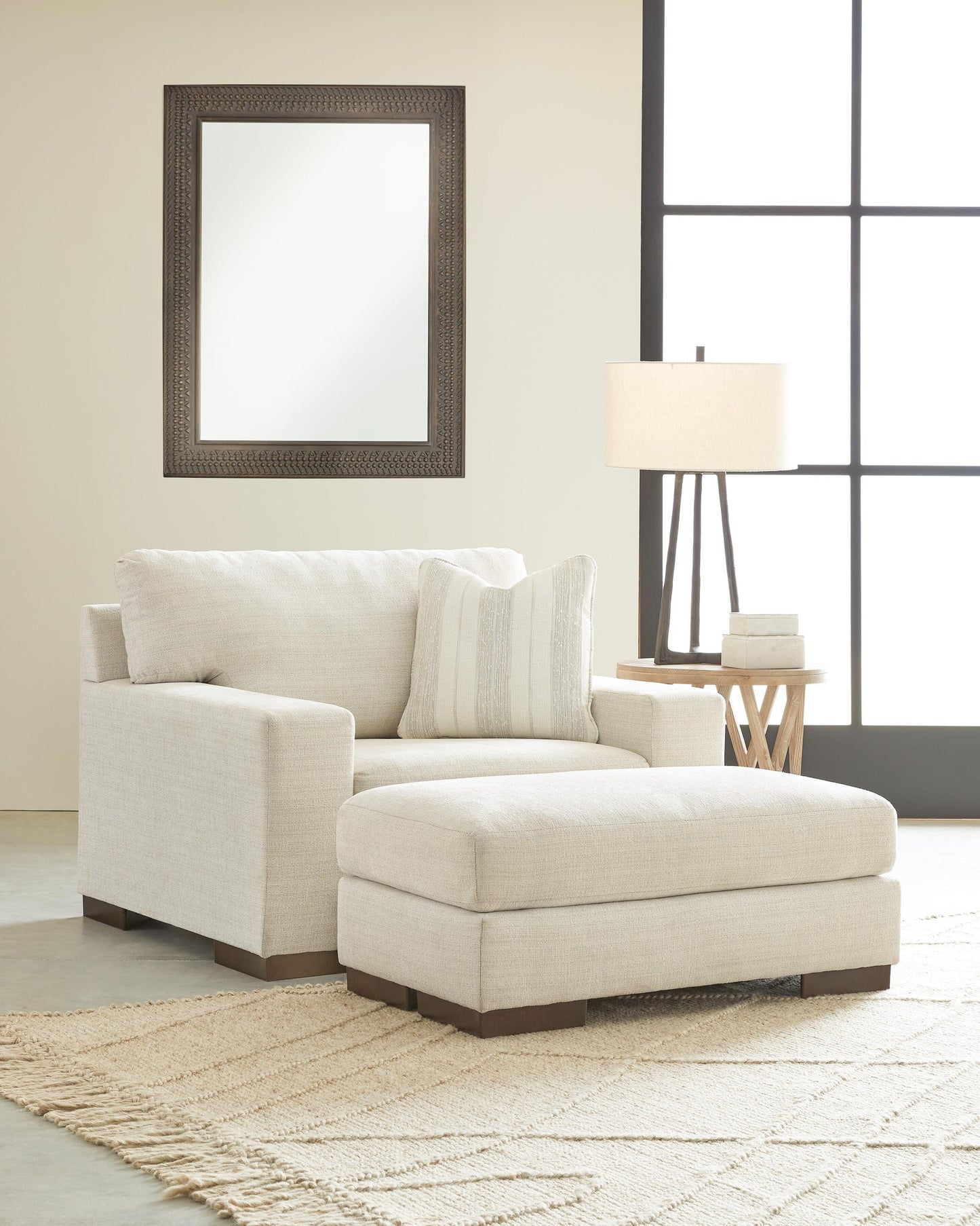 Sillón y otomana Maggie