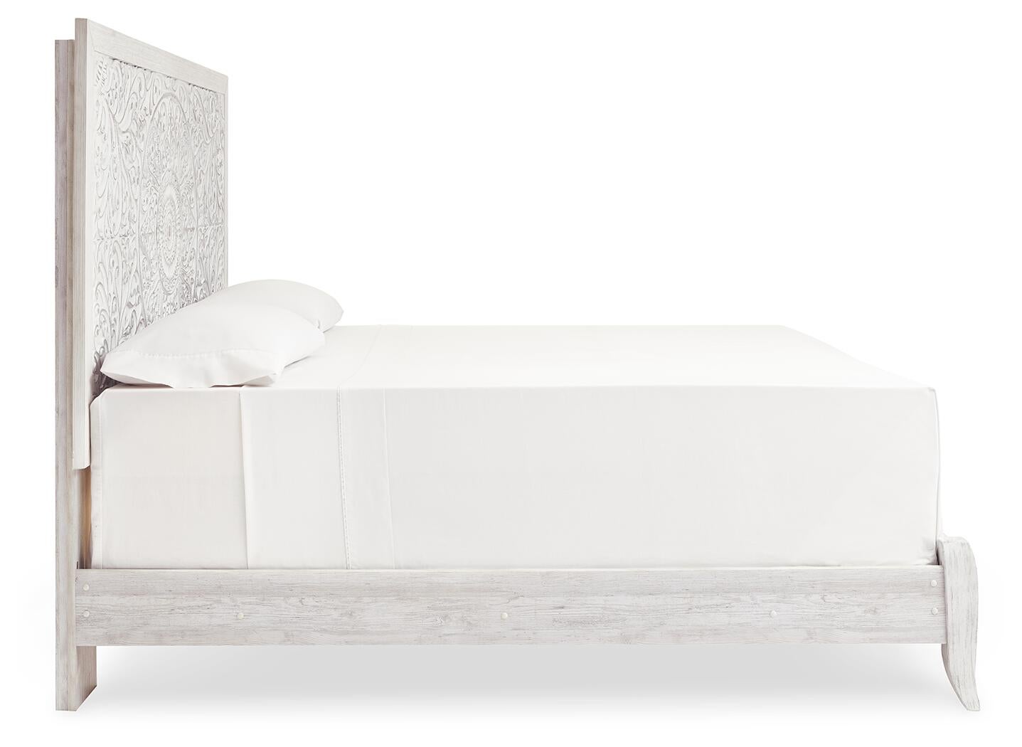 Cama Paxberry tamaño king con cabecero y tocador con espejo
