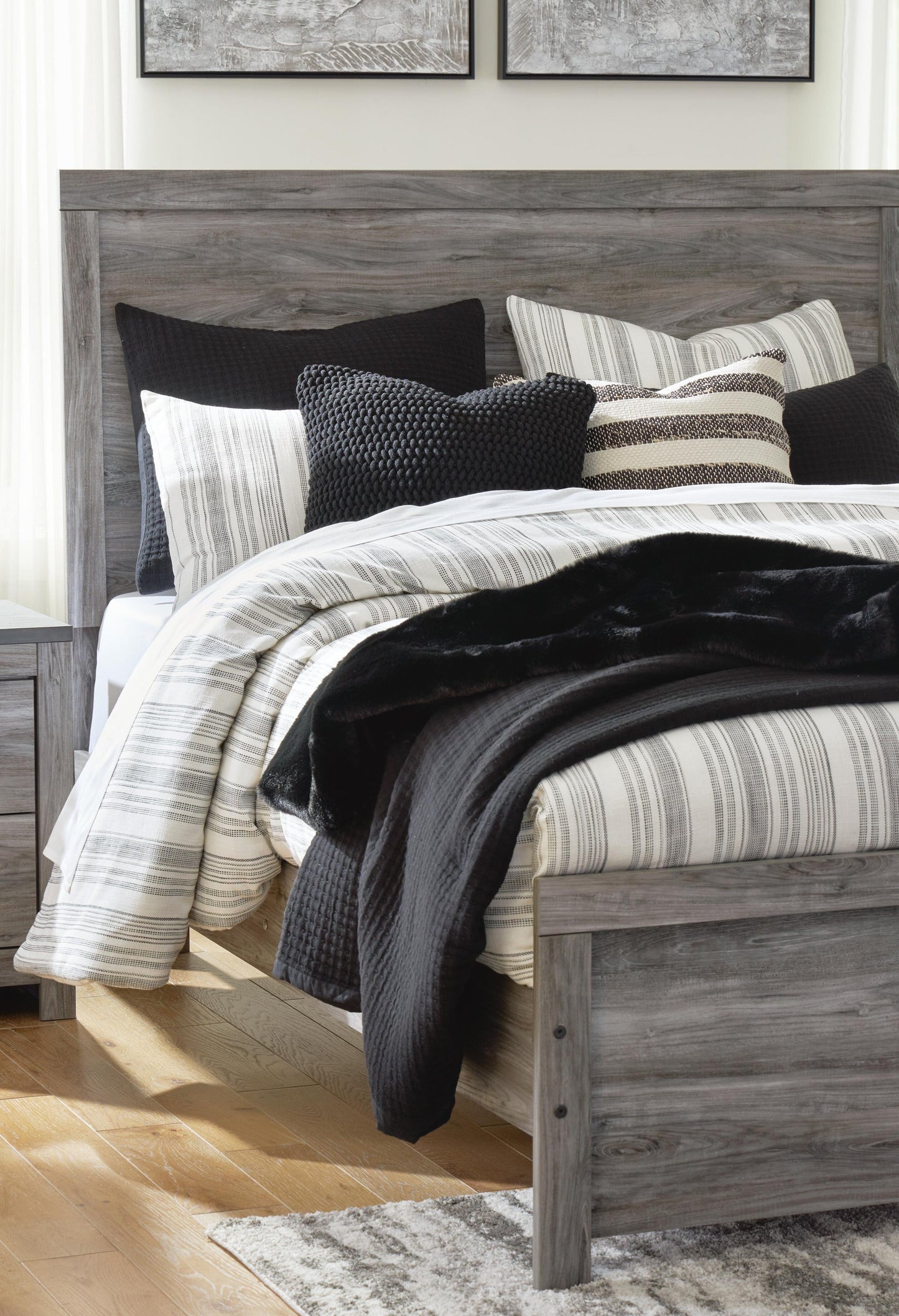 Cama Bronyan tamaño king con cabecero, tocador con espejo, cómoda y mesita de noche