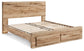 Cama Hyanna King con cabecero, tocador con espejo, cómoda y mesita de noche.